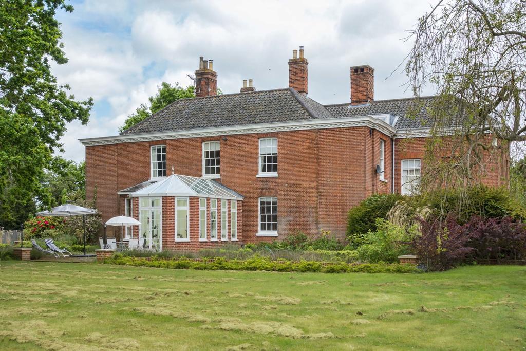 Lingwood Hall Luaran gambar
